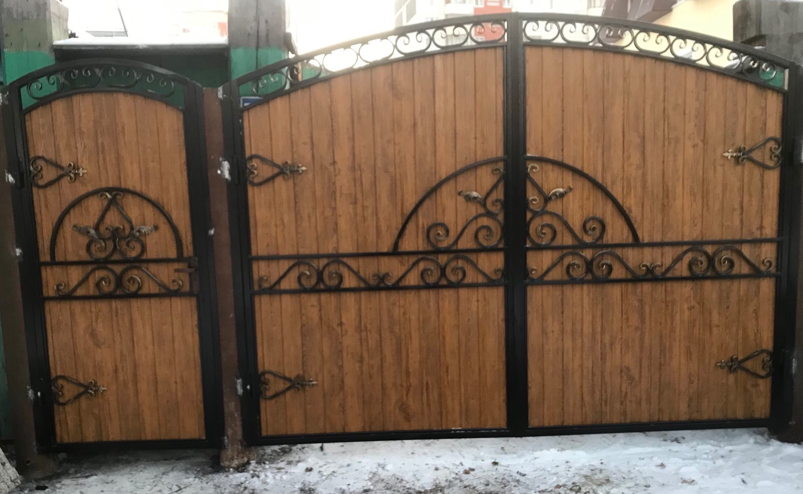 Кованые ворота распашные в Тюмени на заказ